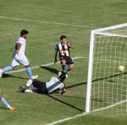 Dimba faz o segundo gol na vitória contra o Luziânia