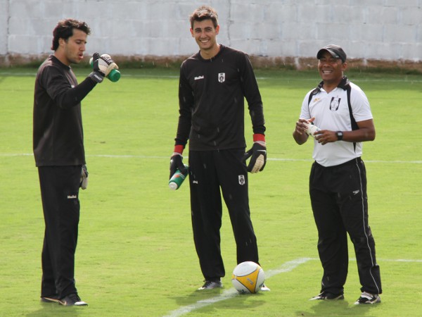Vinicius, Pedro e Junior: trabalho duro enquanto Darci brilhava no gol alvinegro