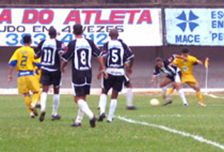 Em 2005: vitória do CEC em Campo Grande por 2 x 1 