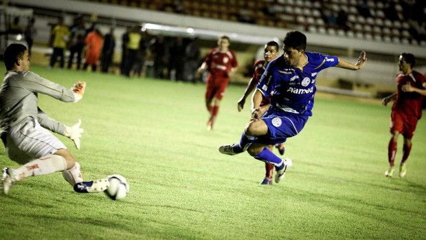 André Tavares faz gol na decisão da Taça Governador