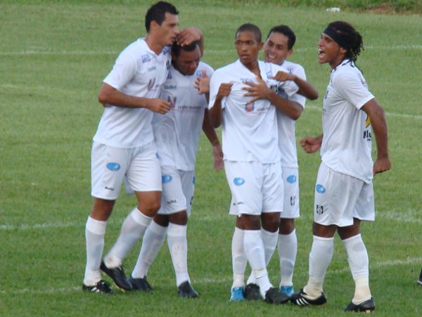 Willian Carioca comemora gol marcado contra o Brasília em março de 2010: Pode estar voltando