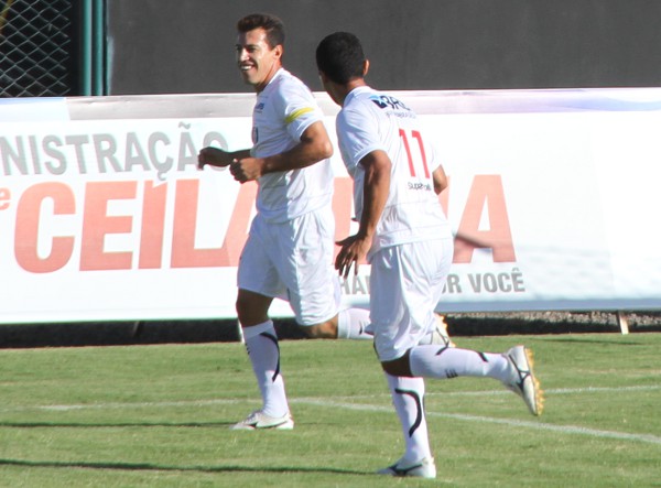 Dimba fez os dois gols da vitória do CEC em 2012
