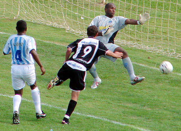Janeiro de 2007: Comandado por Gil Baiano e com  gols de Gino e Giovani, Ceilândia estreou vencendo o Luziania por 2 x 1