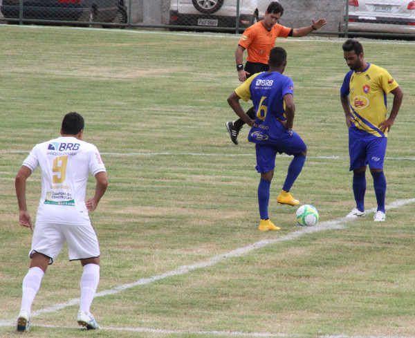 Em 2015: Paracatu foi a campo com sete jogadores. Jogo terminou nos primeiros minutos