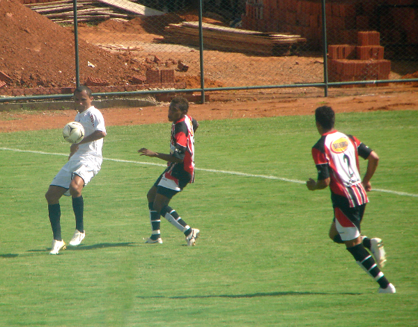 Bobby foi o nome do amistoso disputado em 2009: Ceilândia 3 x 2 Anápolis