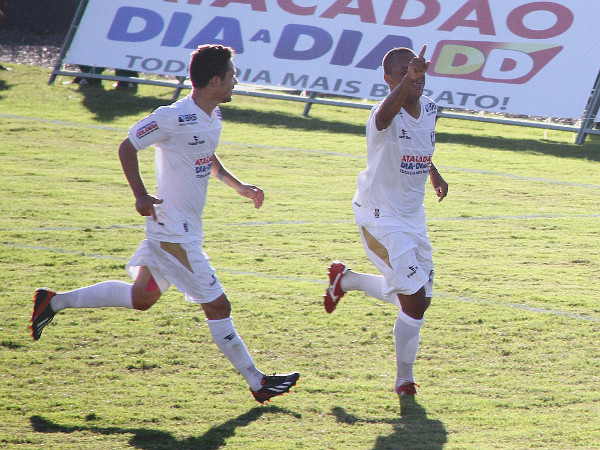 Allan Dellon comemora o gol da vitória alvinegra em 2014