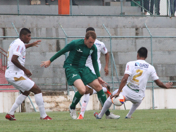 Em 2015, vitória do Gama por 1 x 0 em gol contestado pelo Ceilândia