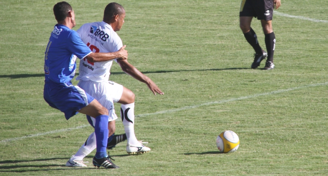 Allan Dellon em 21 de abril de 2012: CEC 2 x 0 Brazlândia